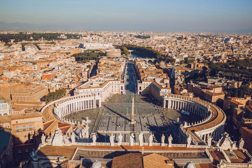 Вид на площадь Святого Петра в Ватикане