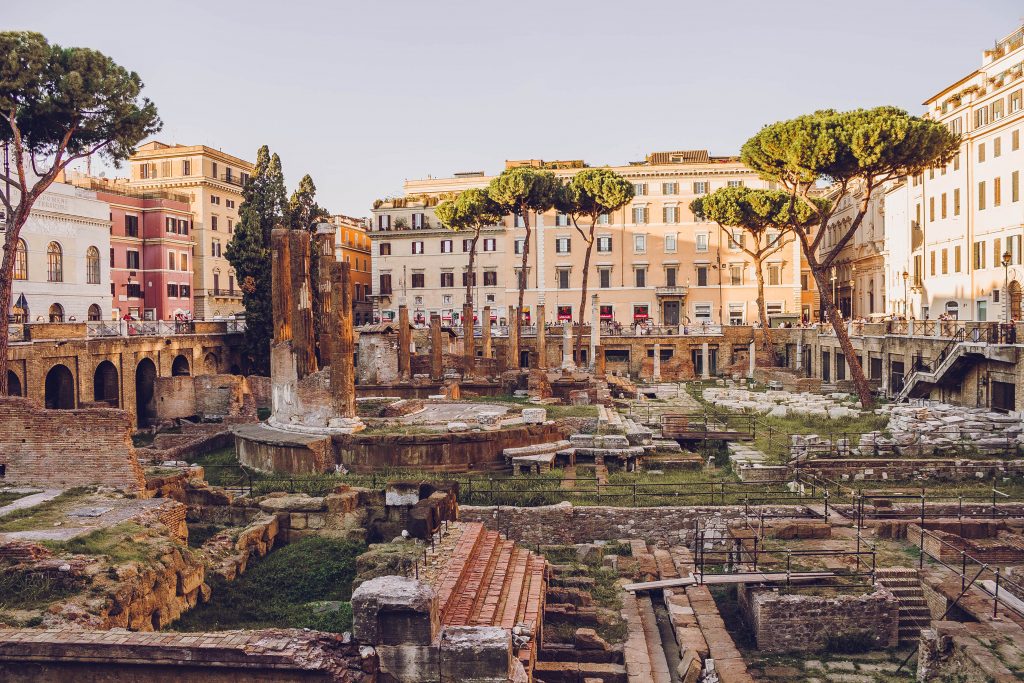 Развалины и коты в Риме