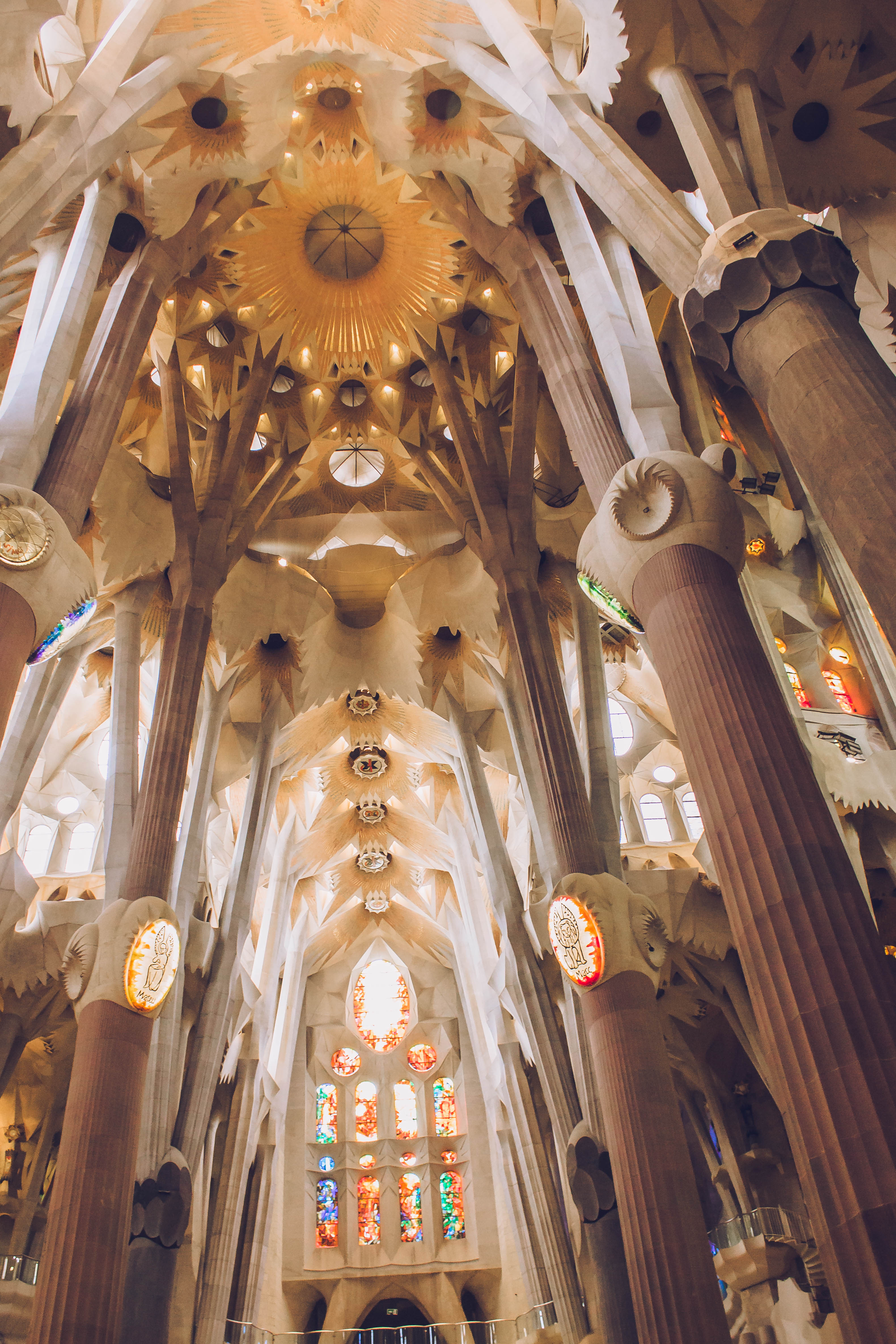 Храм Святого семейства Барселона внутри