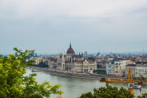 Вид на Парламент Будапешта