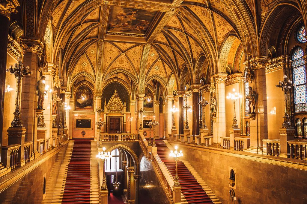 Парадная лестница венгерского парламента