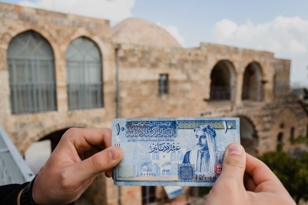 деньги в Иордании