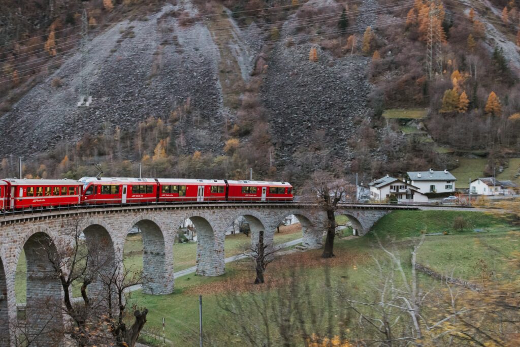 Поезд Bernina Express в Швейцарии