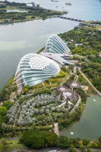 Футуристический парк Gardens by the Bay