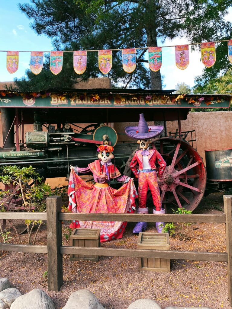 Атмосфера Disneyland Paris с праздничным декором